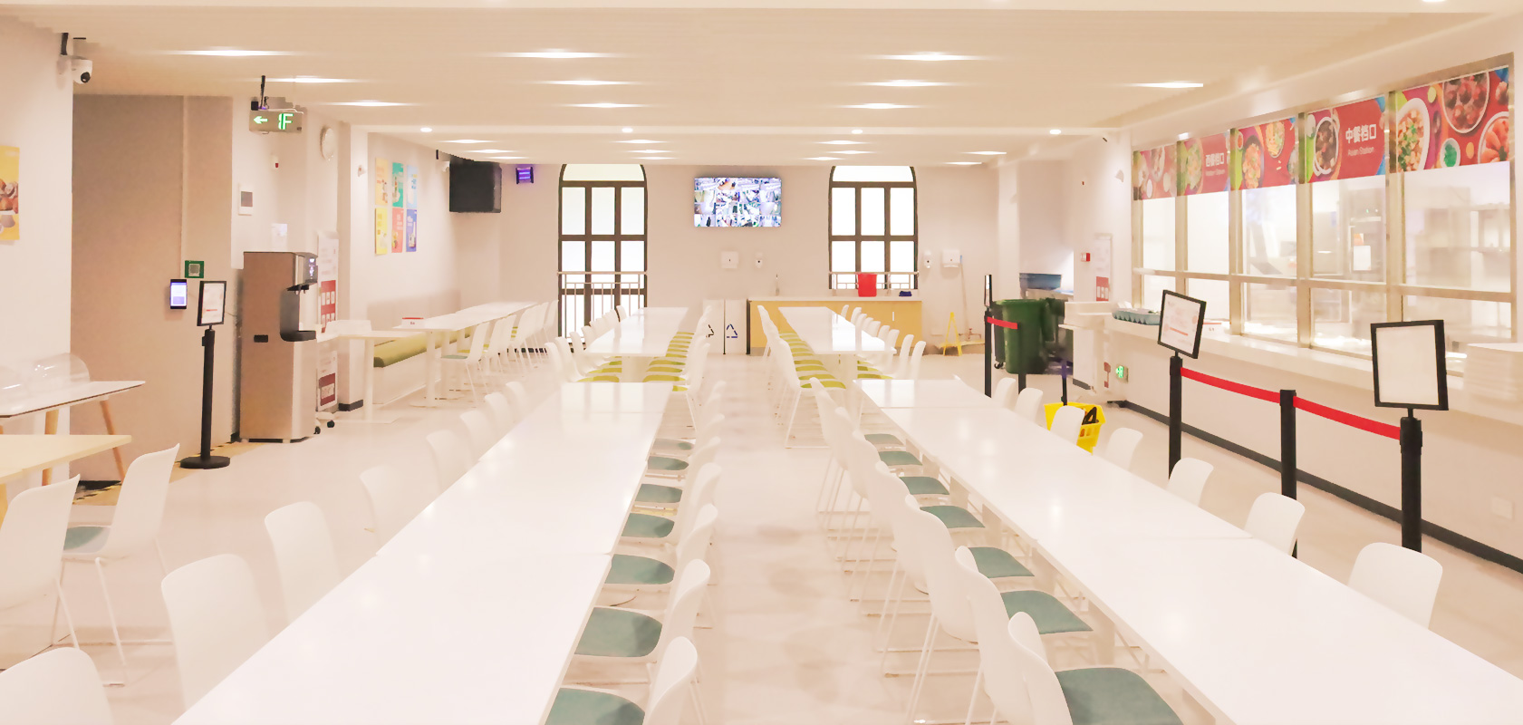 High-quality and nutritional food provided by the world-renowned caterer ADEN. 