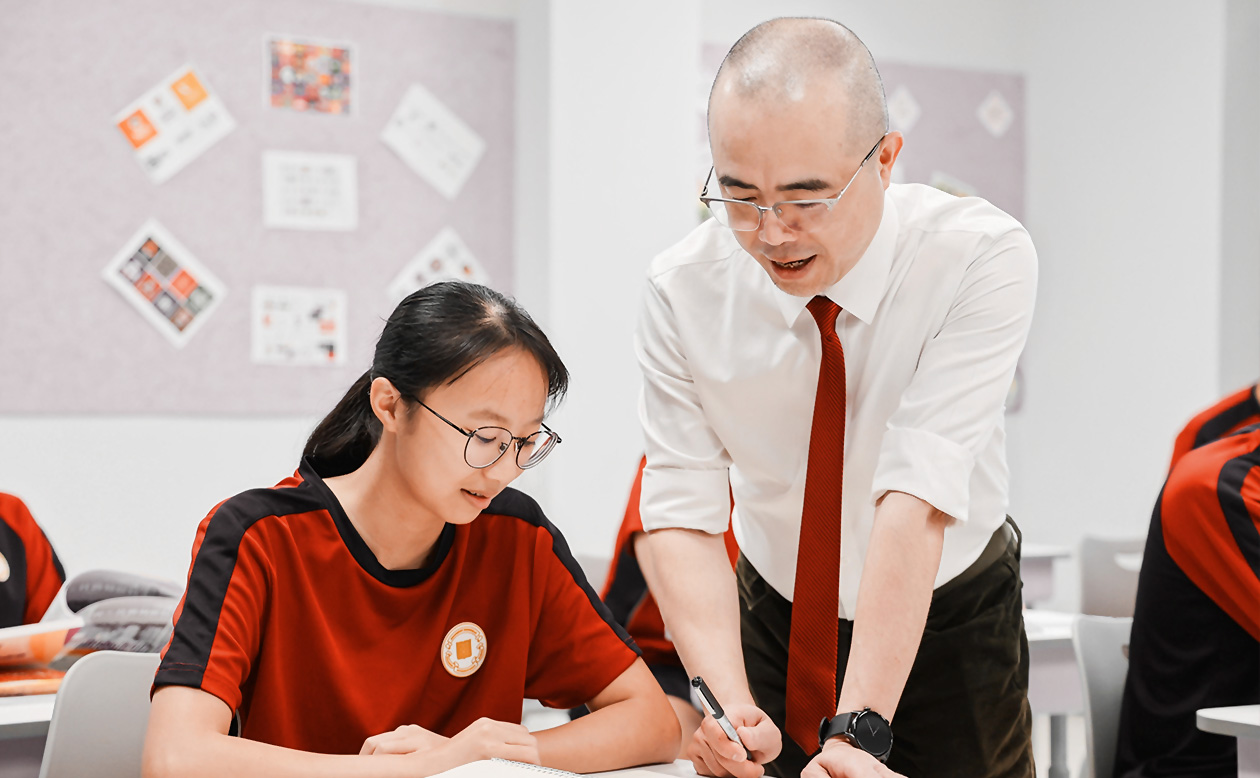 A life-long learner good at extensive acquiring and thinking. 